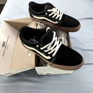 New in box vans chukka low side stripe black/gum 12